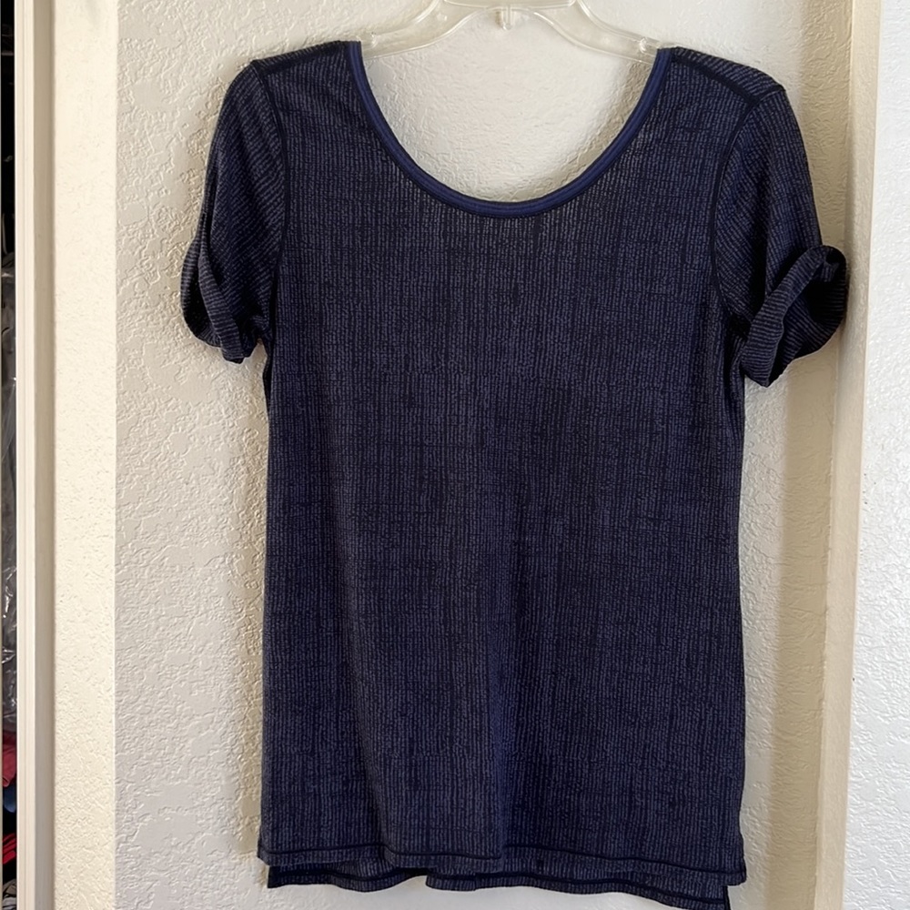 Lululemon t-shirt.